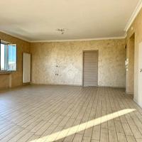 4 LOCALI A GIUGLIANO IN CAMPANIA