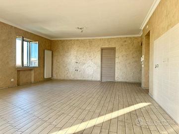 4 LOCALI A GIUGLIANO IN CAMPANIA