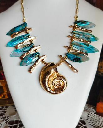 collana con madreperle azzurre