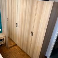 Armadio angolare legno chiaro