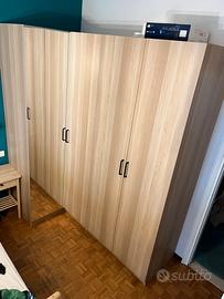 Armadio angolare legno chiaro