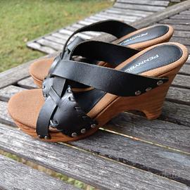 Zoccoli pelle nera e legno  di Pennyblak Max Mara