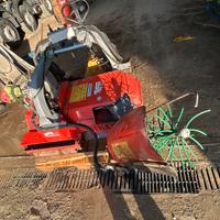 Taglia erba con spullonatore