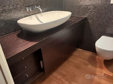Mobile bagno sospeso