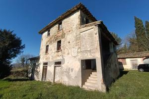 Rustico / Casale di 225 m² con più di 5 locali a C