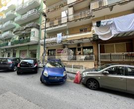 NEGOZIO A NAPOLI