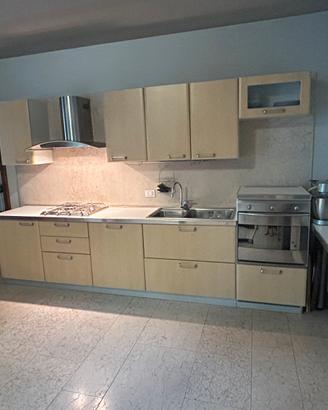 CUCINA BEIGE CHIARO + ELETTRODOMESTICI SMEG