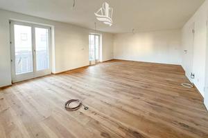 Brunico - Trilocale con terrazza e due posti aut