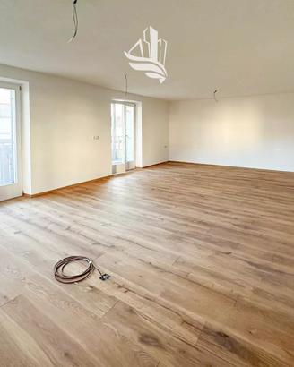 Brunico - Trilocale con terrazza e due posti aut