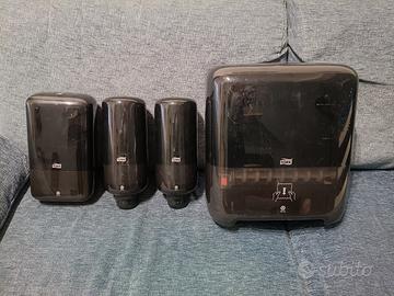 dispenser per sapone, fazzoletti e asciugamani 