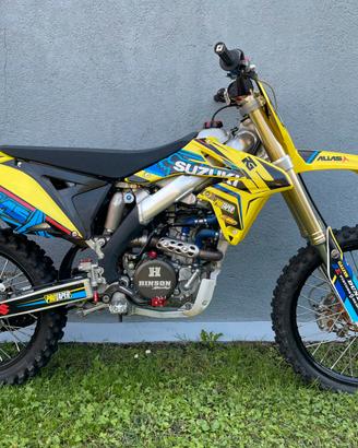 SUZUKI RMZ 250 cross