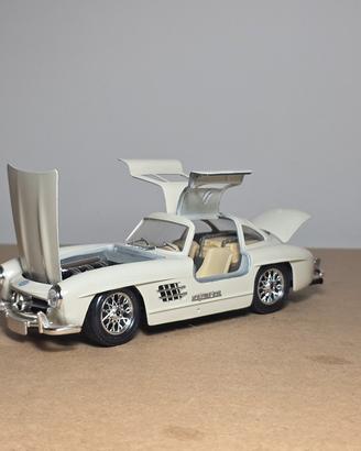 Modellino Mercedes-Benz 1/24