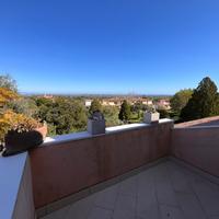 Appartamento indipendente con vista golf e mare