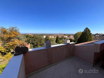 Appartamento indipendente con vista golf e mare