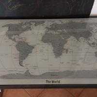 Scrivania con ripiano in vetro