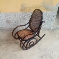 Dondolo da bambino in faggio curvato