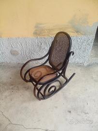 Dondolo da bambino in faggio curvato