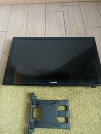 SMART TV SAMSUNG 24 POLLICI + SUPPORTO PER MURO