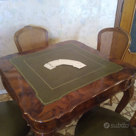 Tavolo da gioco in noce stilizzato