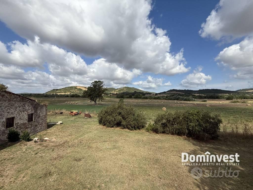 Rustico / Casale di 700 m² con più di 5 locali a M - Vista 4
