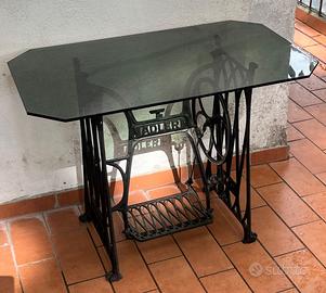 Base antica per macchina da cucire Adler con piano