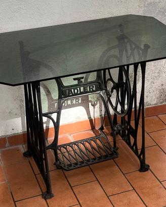 Base antica per macchina da cucire Adler con piano