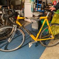Bici da corsa in alluminio