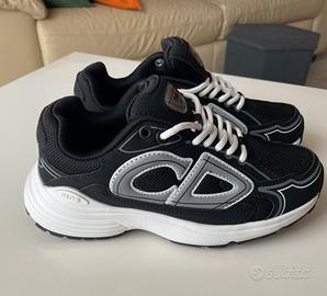 Sneaker bianche e nere 