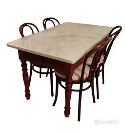 Tavolo in legno con piano di marmo 