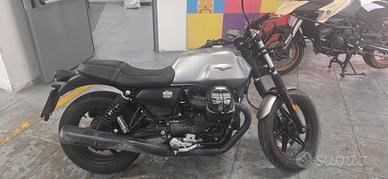 Moto Guzzi V7 Stone 2024 INCIDENTATA