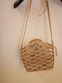 borsa color cipria con secchiello in tessuto 