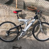 Mountain bike  marca Luciano pezzi biammortizza