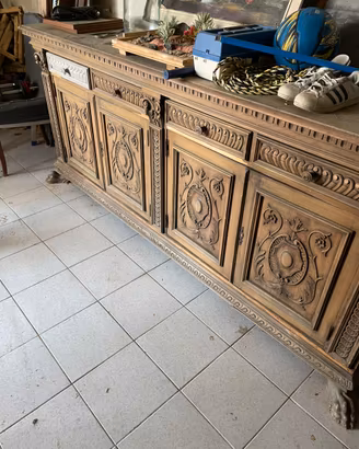 Credenza antica