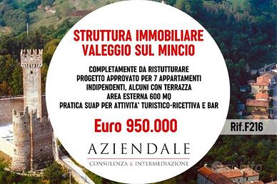 Palazzo / Stabile di 738 m² con più di 5 locali a 