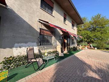 Casa indipendente di 155 m² con più di 5 locali a 