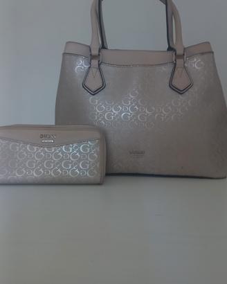 Borsa e portafogli GUESS