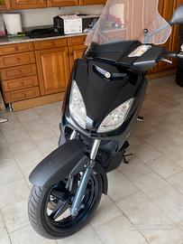Scooter Xmax 250