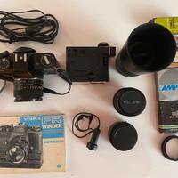 Fotocamera Yashica FR con altri compoenti
