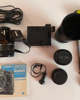 Fotocamera Yashica FR con altri compoenti