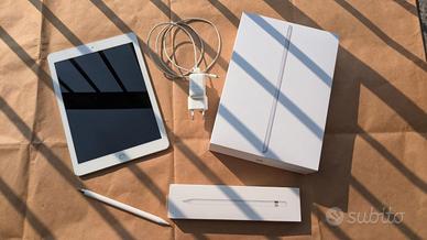 Tablet iPad 6a gen argento Apple pencil caricatore