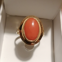 Anello in oro 18k e spola in corallo