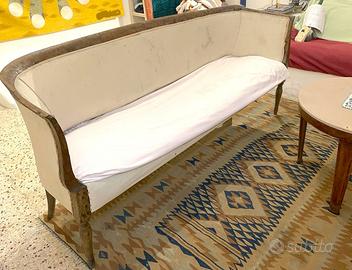 Prezioso Divano del 700 e tanti mobili eleganti Po