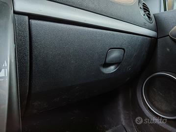 Cassetto portaoggetti RENAULT CLIO del 2011