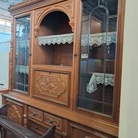 credenza con vetrina