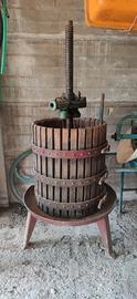 Torchio antico in legno