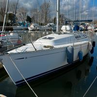 Barca a vela cabinata