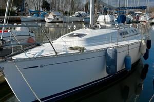 Barca a vela cabinata