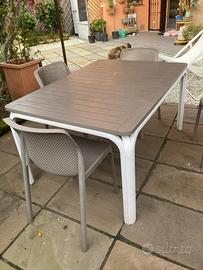 Tavolo e sedie da esterno Nardi