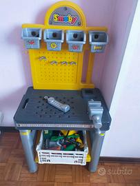 Banchetto da lavoro con tantissimi attrezzi