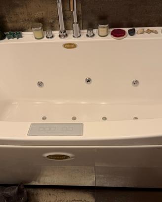 Vasca idromassaggio iacuzzi